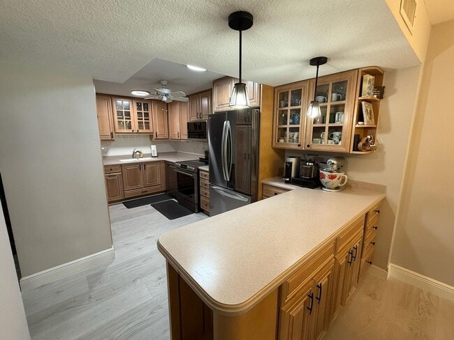 property at 386 Golfview Rd