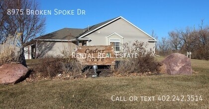 8975 Broken Spoke Dr in Lincoln, NE - Building Photo - Building Photo