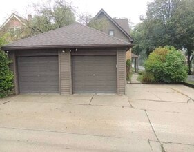 6310 W Meinecke Ave, Unit Upper unit in Wauwatosa, WI - Building Photo - Building Photo