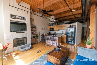 1250 W Van Buren St in Chicago, IL - Building Photo - Building Photo