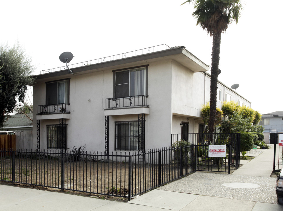 Olive Manor Apartments in Pomona, CA - Building Photo