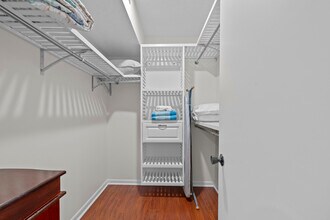 1104 Benjamin Franklin Dr, Unit #518 in Sarasota, FL - Foto de edificio - Building Photo