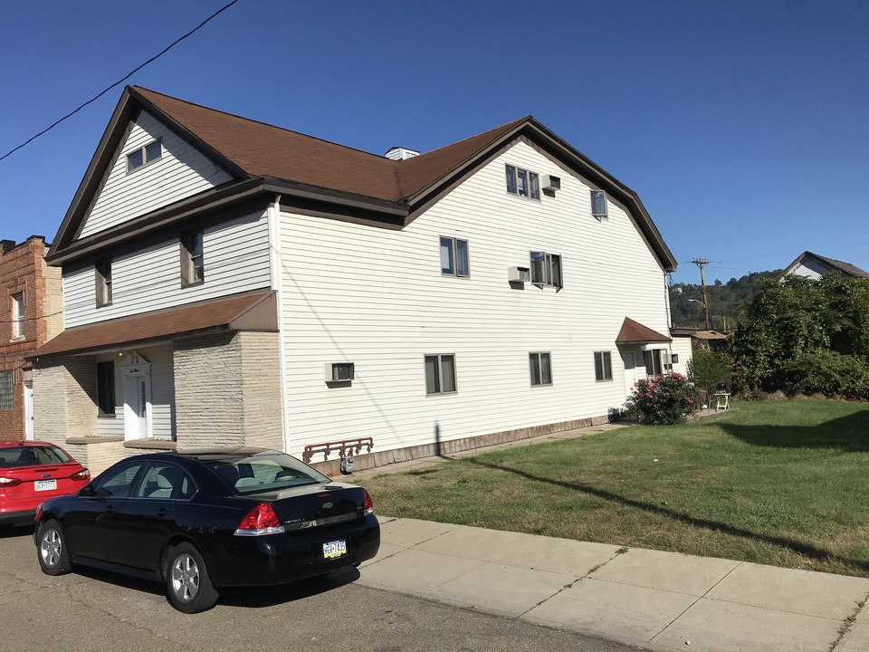 1015 3rd Ave in Coraopolis, PA - Building Photo