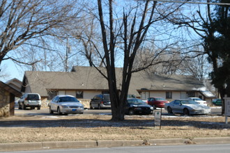 (NW) 32-Unit Apartment Complex in Wichita, KS - Building Photo - Building Photo