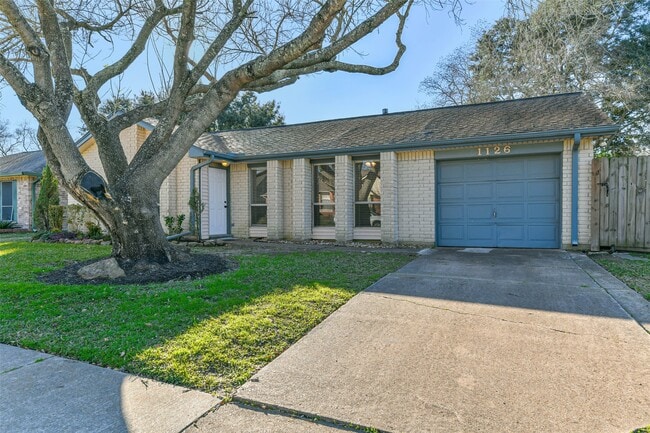 property at 1126 Oxford Dr