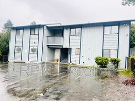 16006 34th Ave S in Seatac, WA - Building Photo