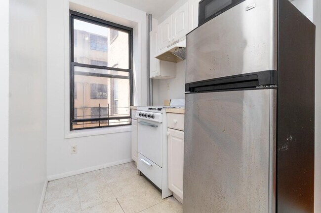 1789 1st Ave, Unit SI ID1032063P in New York, NY - Building Photo - Building Photo