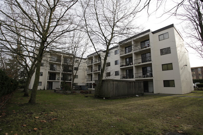 Pinehurst Court Senior Community in Seattle, WA - Building Photo - Building Photo