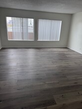 6221 Cherry Ave in Long Beach, CA - Building Photo - Building Photo