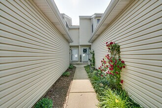 1633 Hilton Head Dr in Naperville, IL - Building Photo - Building Photo
