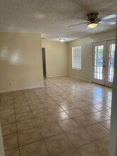 215 S Dakota St in Laredo, TX - Building Photo - Building Photo