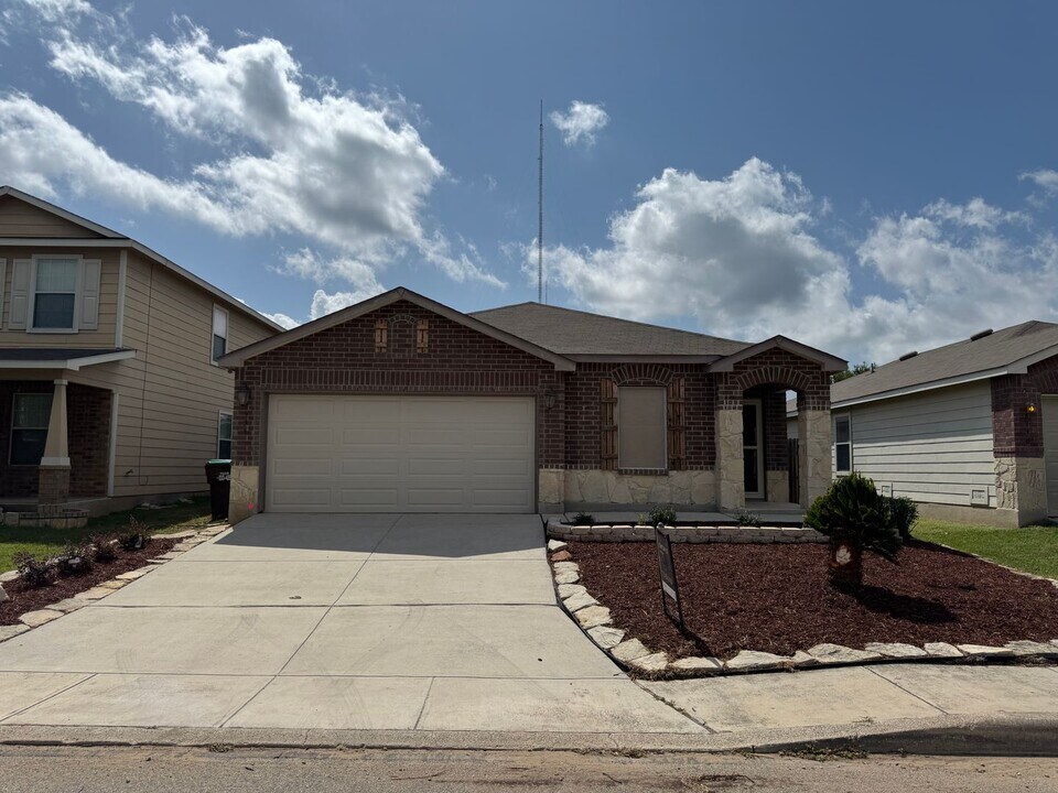8934 Oakwood Park in San Antonio, TX - Building Photo