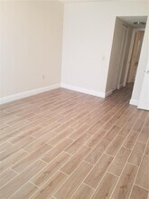 9410 Poinciana Plz, Unit 101 in Davie, FL - Foto de edificio - Building Photo