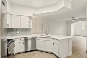 9845 Baywinds Dr, Unit 6203 in West Palm Beach, FL - Building Photo