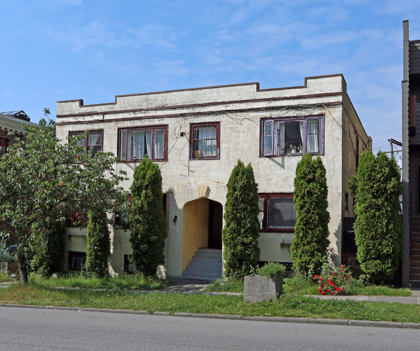 131 E 7th Ave in Vancouver, BC - Building Photo