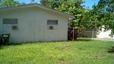 802 NE 38th St in Oakland Park, FL - Building Photo - Building Photo