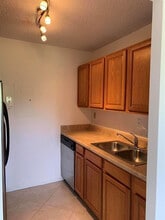 1089 Benoist Farms Rd in West Palm Beach, FL - Building Photo - Building Photo