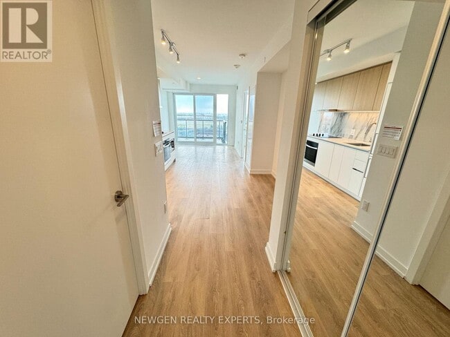 1100 Sheppard Ave W in Toronto, ON - Building Photo - Building Photo