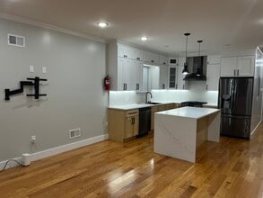 230 Griffith St, Unit #1 in Jersey City, NJ - Building Photo - Building Photo