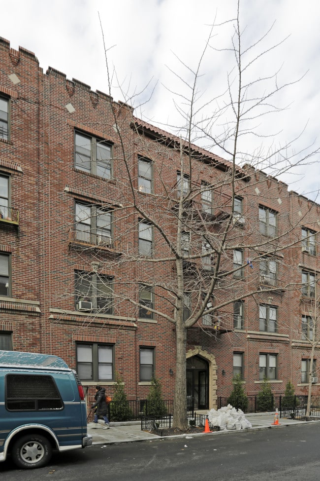 4518 42nd St in Sunnyside, NY - Building Photo - Building Photo
