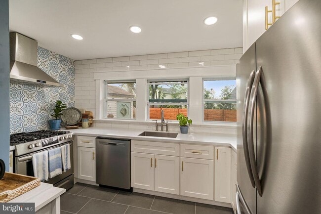 6608 Cornell Dr in Alexandria, VA - Building Photo - Building Photo