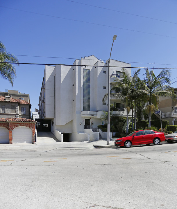 3957 W 7th St in Los Angeles, CA - Building Photo