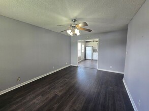 121 Waterford Dr in Oak Grove, KY - Building Photo - Building Photo