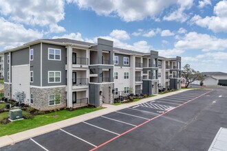 Freestone Ladera in San Antonio, TX - Foto de edificio - Building Photo