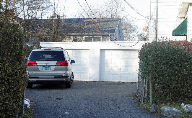 101 Pine St in Greenwich, CT - Foto de edificio - Building Photo