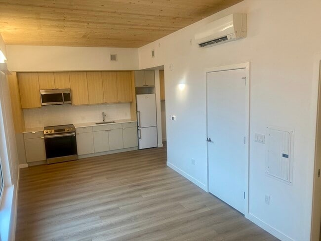 154 Broadway in Somerville, MA - Building Photo - Building Photo