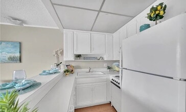 500 Cagney Ln in Newport Beach, CA - Building Photo - Building Photo