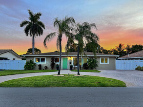 13 SE 8th Ave in Deerfield Beach, FL - Building Photo - Building Photo