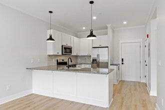 843 Main St in Clinton, MA - Foto de edificio - Building Photo