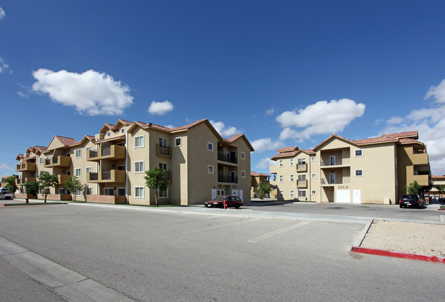 Arbor Grove Apartments in Lancaster, CA - Building Photo - Building Photo