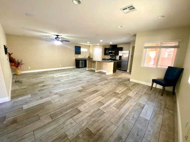 10087 Emerald Edgewater Ct in Las Vegas, NV - Building Photo - Building Photo