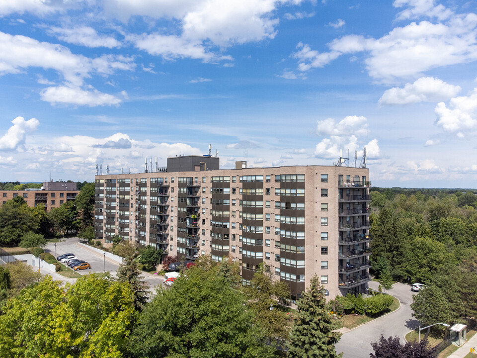 Hampton Green in Markham, ON - Building Photo