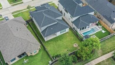 340 Cavil Barrier Ln in La Porte, TX - Building Photo - Building Photo