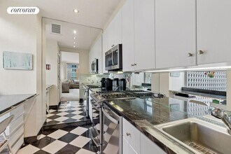 250 E 54th St in New York, NY - Building Photo - Building Photo
