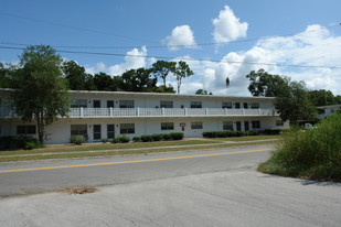 Colonial Oaks Apartamentos