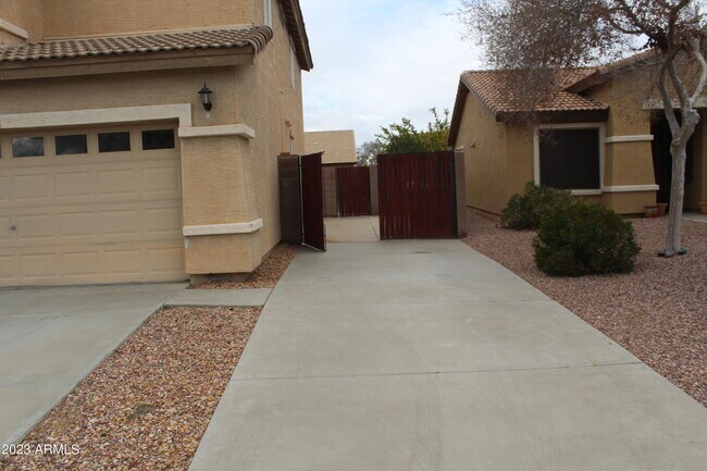 15876 W Sonora St in Goodyear, AZ - Building Photo - Building Photo