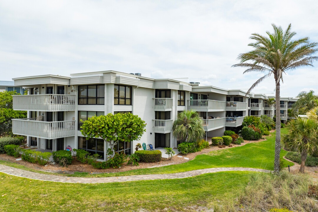 The Shore in Longboat Key, FL - Building Photo