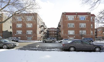 2101 E 67th St in Chicago, IL - Building Photo