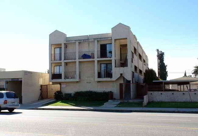 14124 Victory Blvd in Van Nuys, CA - Building Photo - Building Photo