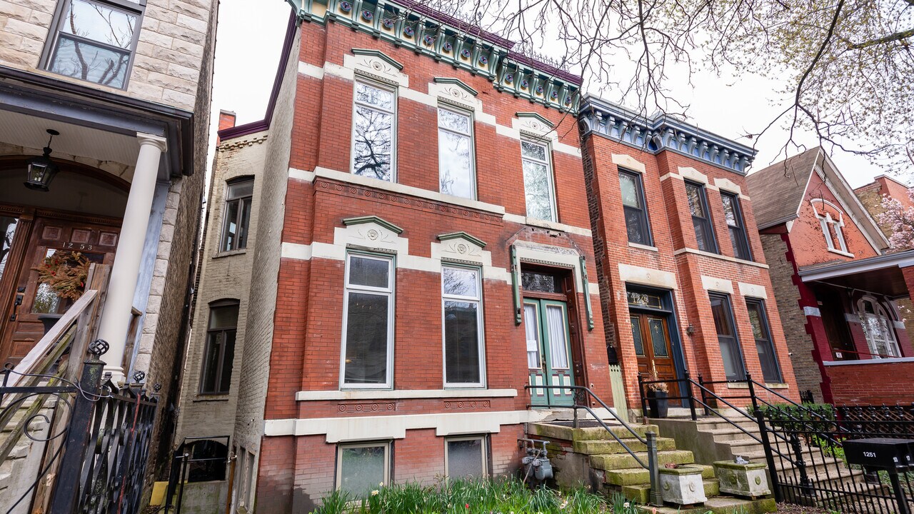 1251 N Hoyne Ave in Chicago, IL - Building Photo