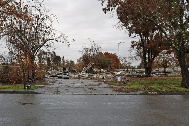 1954 San Marcos Dr in Santa Rosa, CA - Foto de edificio - Building Photo