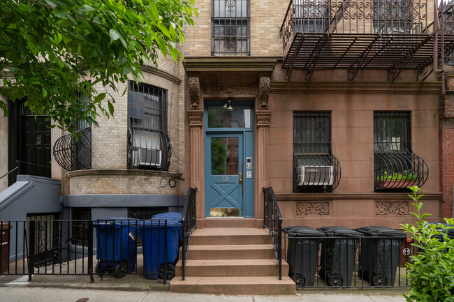 12 Lincoln Pl in Brooklyn, NY - Foto de edificio - Building Photo