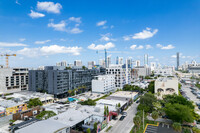 250 NW 24th St in Miami, FL - Foto de edificio - Building Photo