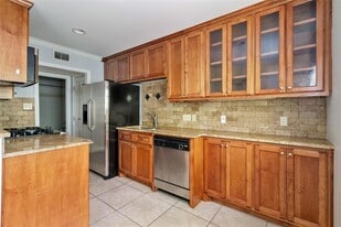 407 E 45th St, Unit 211 in Austin, TX - Building Photo
