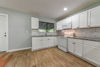 8323 Lapanto Ln in Dallas, TX - Building Photo - Building Photo