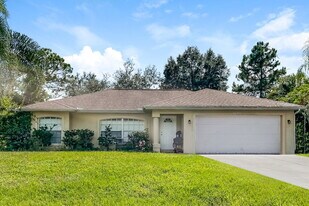 3132 Eagle Pass St in North Port, FL - Building Photo